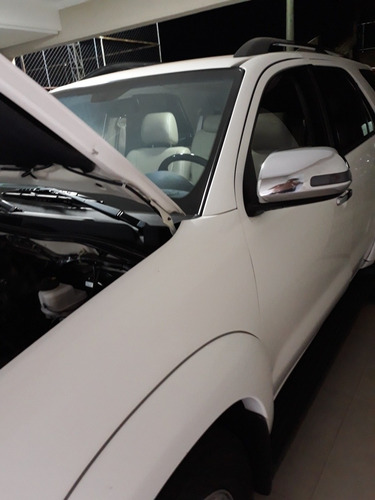 Imagem 3 de 10 de Toyota Sw4 2015 3.0 Srv 7l 4x4 Aut. 5p