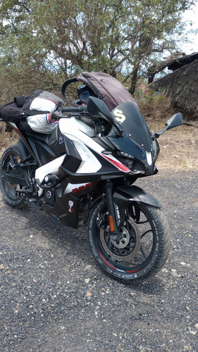Pulsar Ns 200 Color Blanco Año 2023 Con 10 Mil Kilómetros