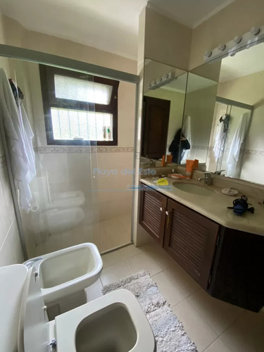 Alquiler Temporario De Casa De Tres Dormitorios Con Piscina En Barrio Lugano A Pasos De Punta Shopping, Punta Del Este