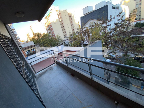 Hermoso Monoambiente Dividido, 38m2 + Balcón! Super Luminoso!! - Alberdi 2600