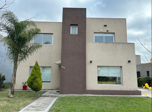 Casa En 3 Dormitorios Mas Estudio San Alfonso Pilar Del Este
