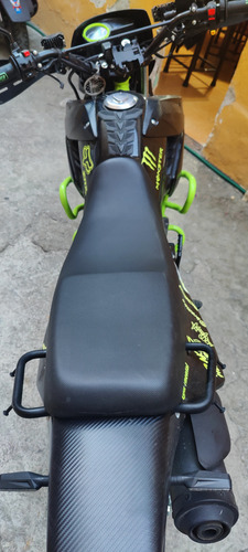 Motocicleta Italika Dm200 Doble Propósito Con Cargador Usb