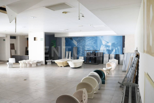Local Comercial Con Oficinas En Jardines De La Corregidora, Colima