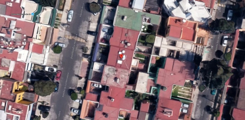 Casa De Dos Niveles Con Amplio Estacionamiento Frontal. Ce Encuentra Dentro De Una Privada Con Acceso Controlado Las 24hrs. Se Encuentra Muy Bien Ubicada Cerca De Calzada De Las Bombas Y Avenida C