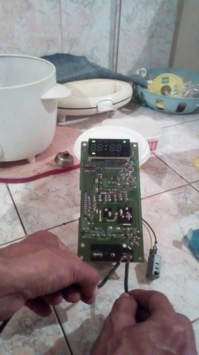 Imagen 2 de 4 de Repuestos Para Microondas Emerson