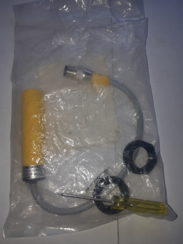 Turck Bcf 5 -s18-ap4x-0.2m-rs 4t Sensor Capacitivo (Usado)