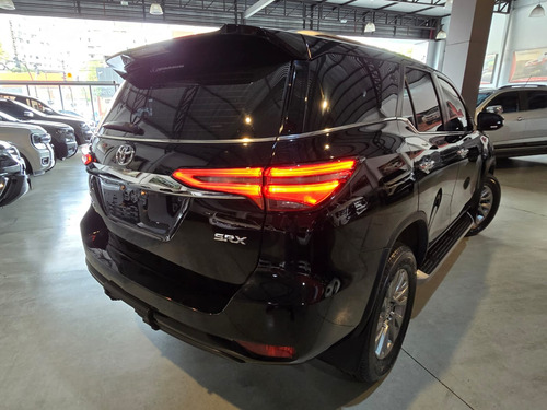 Toyota Hilux SW4 2.8 D-4D TURBO DIESEL SRX 7L 4X4 AUTOMÁTICO