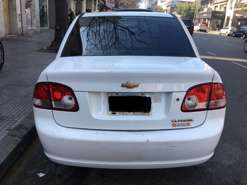 Imagen 2 de 8 de Chevrolet Corsa Classic 1.4 2015
