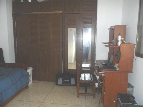 Venta De Amplio Apartamento En Los Ruices / Gc