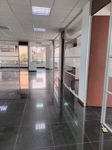 Oficina En Arriendo En Los Rosales. Cod A1105075