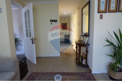 Casa 2 Pisos, Venta, 4d, 3b, 3e. Ñuñoa
