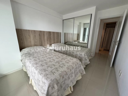 Venta Brava Dos Dormitorios Parada 7, Una Cuadra Del Mar