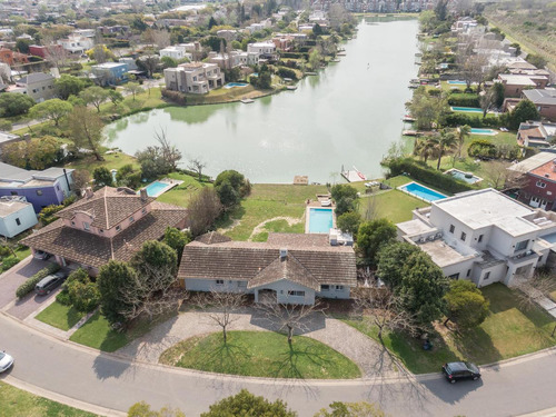 Venta Casa A La Laguna En Una Planta - Barrio Santa Barbara Tigre