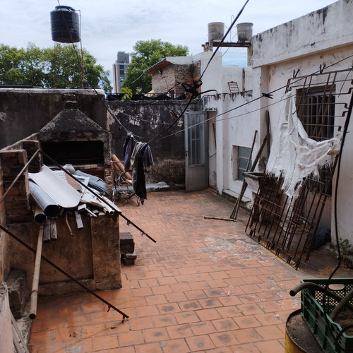 Casa De Pasillo Unico A Reciclar En Su Totalidad