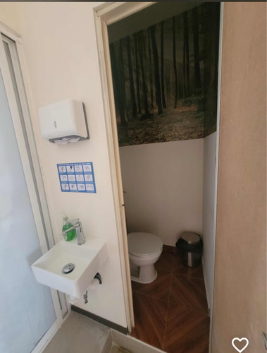 Local Con 4 Cabinas Y Un Baño 42m2
