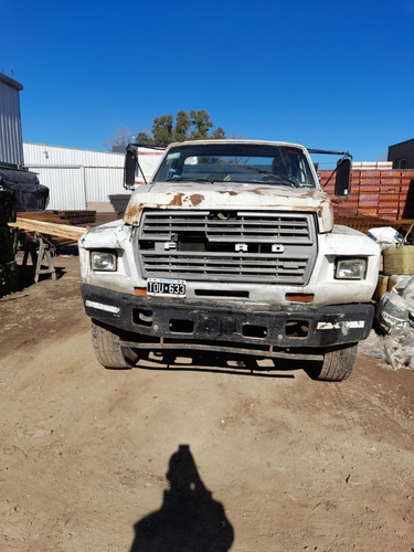 Imagen 2 de 9 de Ford 7000