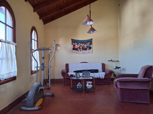 Casa En Venta - 3 Dormitorios 2 Baños - 233mts2 - Mar Del Plata