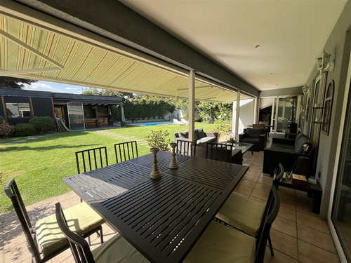 Casa En Venta De 7 Dorm, 2 Suite ,4 B ,en Lo Barnechea