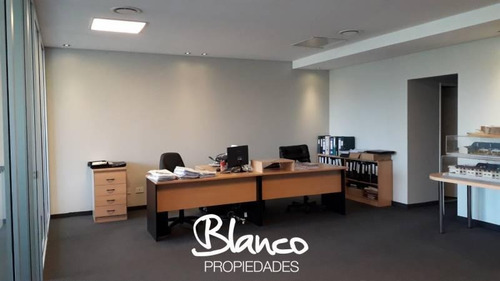 Oficina En Edificio De Categoría En Pilar - Paralelo 50