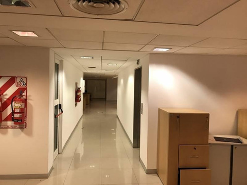 Imagen 14 de 30 de Edificio De Retail Y Oficinas Con 700 Puestos De Trabajo Oportunidad Única!