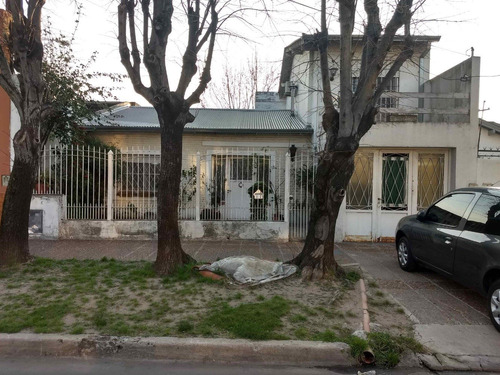 Casa 4 Amb. C/parque Sobre Baliña Al 1600 Banfield