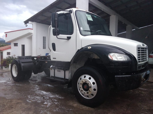 Imagen 1 de 12 de Freightliner M2 Mulita Motor Cummins 235 Hp Trasmicion De 9