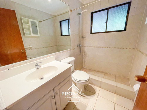 Casa En Venta De 5 Dorm. En Las Condes