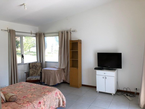 Chacra De 6 Suites, Piscina, Parrillero Y Hermosas Vistas !!