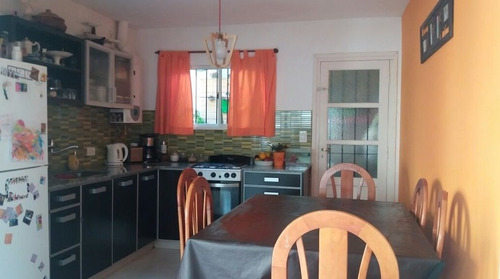Dos Unidades En Block De 3 Ambientes C/u Por Pasillo Al Fondo. Zona San Carlos. Apto Crédito.