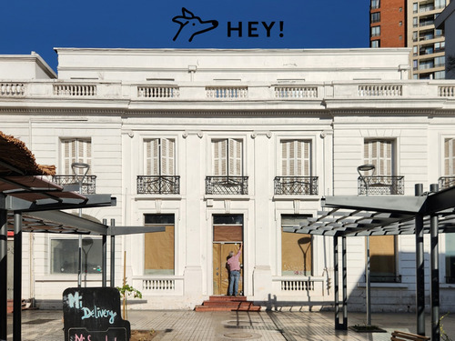 Gran Casona De Estilo Francés Para Uso Comercial