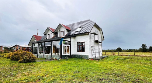 Casa En Venta De 4 Dorm. Con Vista Al Volcan En Frutillar