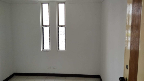 Imagen 8 de 20 de Oficina En Venta/arriendo En El Sector Plaza De Bolívar / Cod.4970402