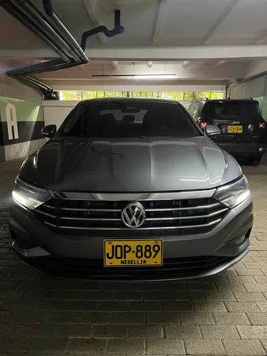 Jetta Comfortline, Con Asientos En Cuero Y Cámara De Parqueo