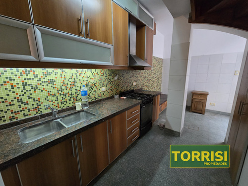 Alquiler - Casa 4 Amb + Escr. - Pje Robertson 900 - Flores