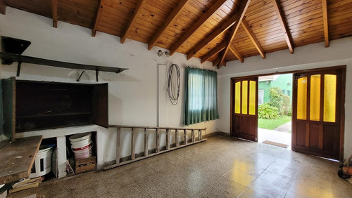 Imagen 18 de 23 de Venta - Casa Cuatro Ambientes Con Garaje Y Departamento - Irala 6071
