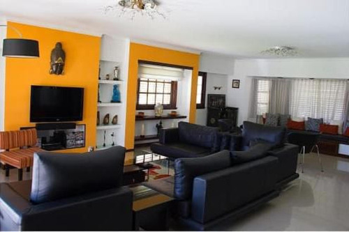 Casa En Venta - 4 Dormitorios 5 Baños - 1302mts2 - Pilar