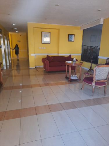 Departamento 3d2b, Piso 22 Con 2 Estacionamientos Y 1 Bodega