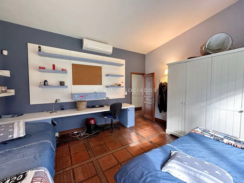 Hermosa Propiedad En Venta De 4 Dormitorios En Zona Lugano, Punta Del Este.
