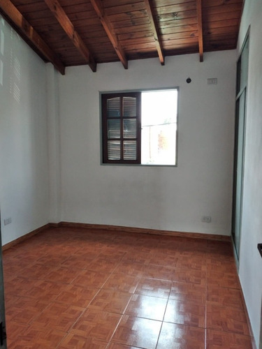 Imagen 6 de 11 de Duplex 2 Ambientes. Primer Piso, Amplio Luminoso. Venta. La Tablada