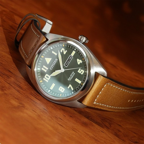 Citizen Avion Green Dial Leather Strap Bm8560-02x . Dcmstore Color de la correa Café Color del bisel Plata Color del fondo Verde