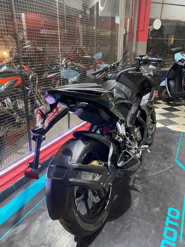 Imagen 4 de 16 de Bajaj Rs 200