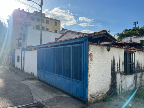 Venta De Bella Quinta Para Remodelar Urbanización Privada