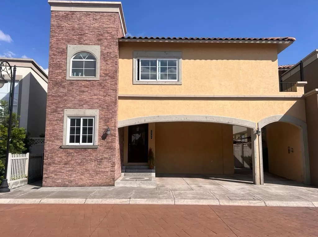 Residencia En Venta En Fracc Portofino Metepec