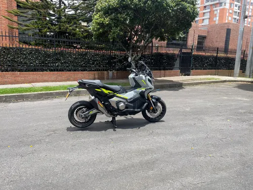 Xadv 750