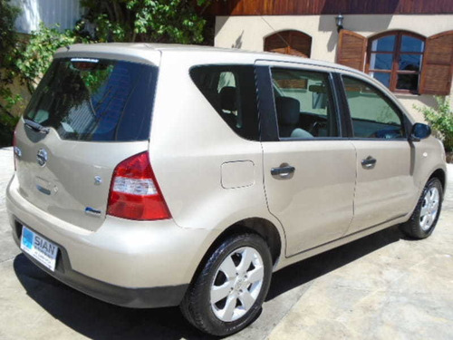 Nissan Livina S 1.8 16v Aut. Flex 4p