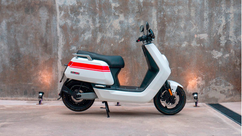 Imagen 5 de 16 de Moto Electrica Scooter Nuuv Ngt Bosch Litio Panasonic