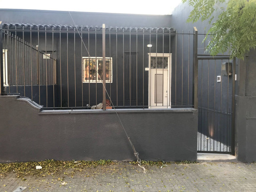 Imagen 12 de 14 de Casa 2 Dormitorios Venta Pérez Castellano A Nuevo