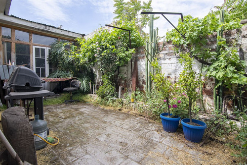 Casa En Venta De 4 Dorm. En Ñuñoa