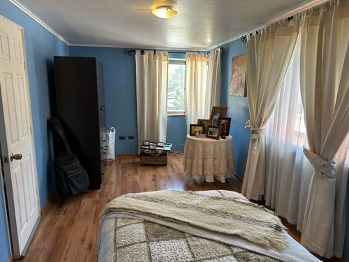 Preciosa Casa En Tranquilo Pasaje, Muy Conectada