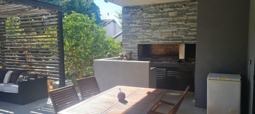 Casa En Venta - 3 Dormitorios 4 Baños - Cochera - 900mts2 - Ituzaingó